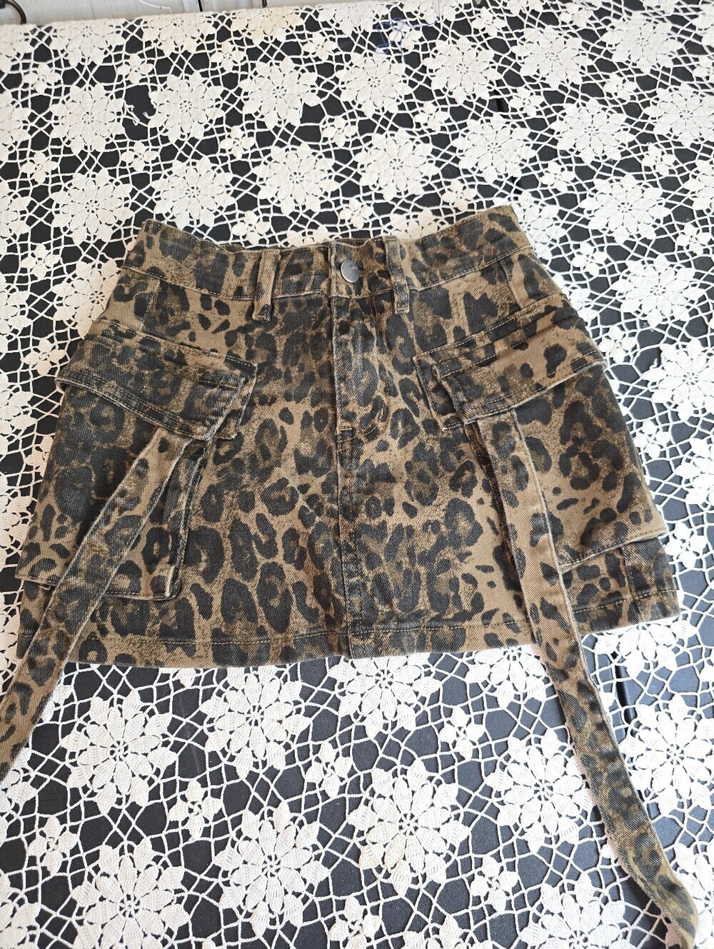 Elleven, Y2K Leopard Print Mini Skirt Witj Cargo Pockets And Straps, XS